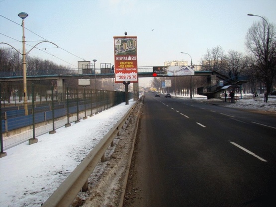 Фото рекламної площини за адресою Мост пешеходный через линию скоростного трамвая возле кинотеатра "Лейпциг" в центр