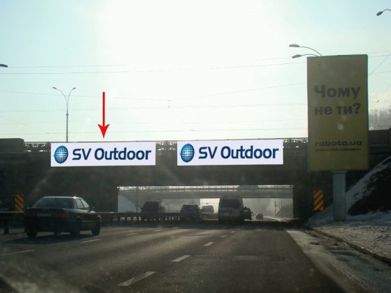 Фото рекламної площини за адресою Путепровод Наводницкий на пересечении Дружбы Народов  бул. и Набережном шоссе, в направлении Южного моста (слева)