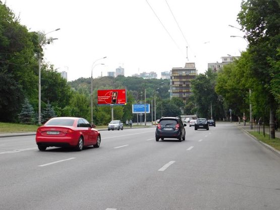 Фото рекламной плоскости по адресу Щусева Академика ул. 36 напротив