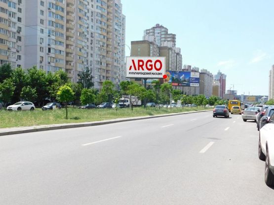 Фото рекламної площини за адресою Ахматовой ул. 35 на распределителе, в центр