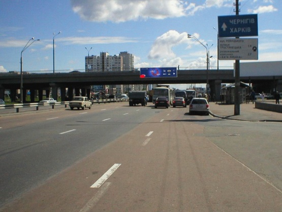 Фото рекламної площини за адресою Бажана пр-т / Ревуцкого ул., ст.м."Харьковская", из центра