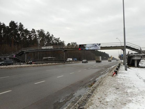 Фото рекламной плоскости по адресу Мост пешеходный через Броварской пр-т возле примыкания автодороги на с.Зазимье Фото рекламной плоскости по адресу Мост пешеходный через Броварской пр-т возле примыкания автодороги на с.Зазимье
