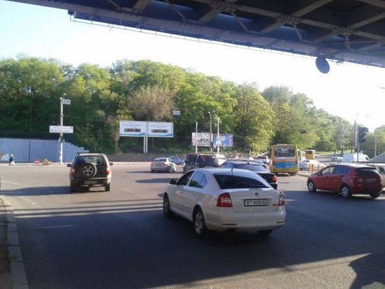 Фото рекламной плоскости по адресу Балковская ул. (Херсонский сквер) - Головатого Атамана ул. (левый)