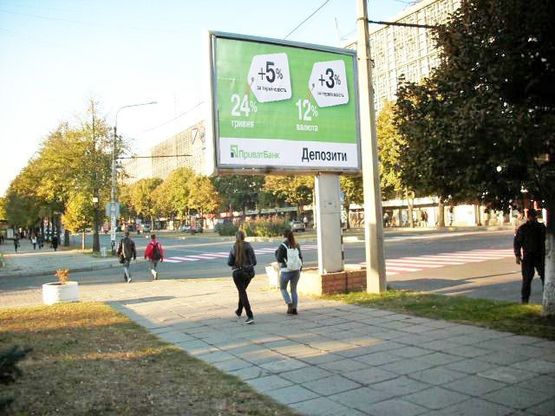 Фото рекламной плоскости по адресу Соборный пр.,75 ЦЕНТРАЛЬНАЯ ЗОНА.Напротив ТЦ "Grand"