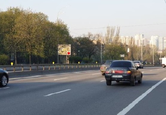 Фото рекламної площини за адресою Дружбы Нродов ул.,10 (в сторону Лыбедской пл.) (BackLit)