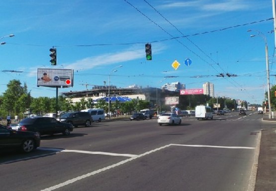 Фото рекламної площини за адресою Глушкова Академика пр., 5 - Касияна ул.