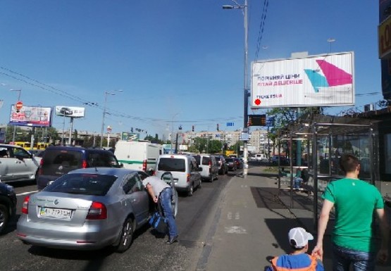 Фото рекламной плоскости по адресу Дарницкая пл. (бывш. Ленинградская пл.), напротив дома №2а
