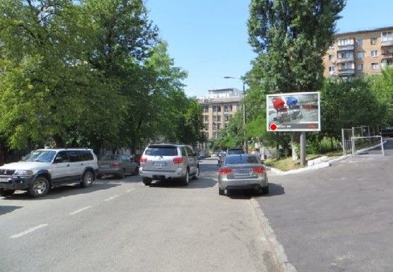 Фото рекламной плоскости по адресу Предславинская ул., 9 (BackLit)