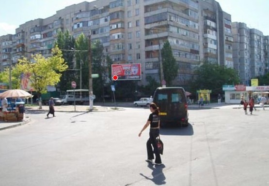 Фото рекламной плоскости по адресу Лавренева ул. - Святых Кирилла и Мефодия пр.