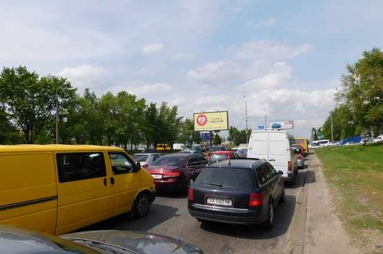 Фото рекламной плоскости по адресу Богатирська вул., розподілювач - Полярна вул., розподілювач (в напр. Вишгорода)