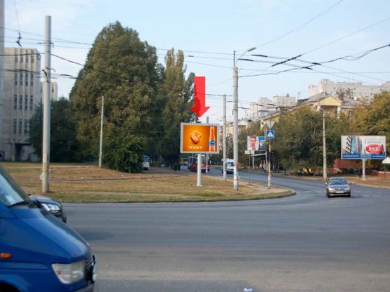 Фото рекламної площини за адресою Криворожская ул. / Макарова ул., стадион "Метеор"