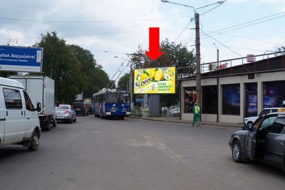 Фото рекламной плоскости по адресу Московский пр., ст. м. "Индустриальная" (бывш. ст. м. "Пролетарская"), супермаркет "Восторг", из центра