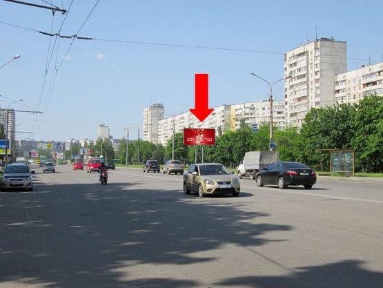 Фото рекламной плоскости по адресу Свободы пр., 40А, в сторону супермаркетов "Сильпо", "Фокстрот", ст. м. "Победа", из центра