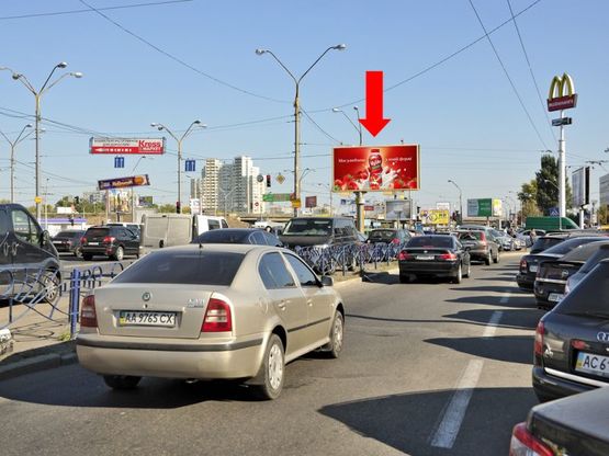Фото рекламной плоскости по адресу Тульская пл., Бандеры пр. (бывш. Московский пр.) 12-А, ст. м. "Петровка", на светофоре