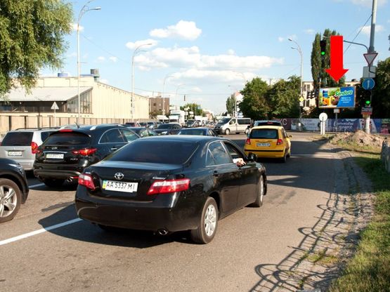 Фото рекламної площини за адресою Межигорская ул., 87, в сторону Набережно-Луговая ул.