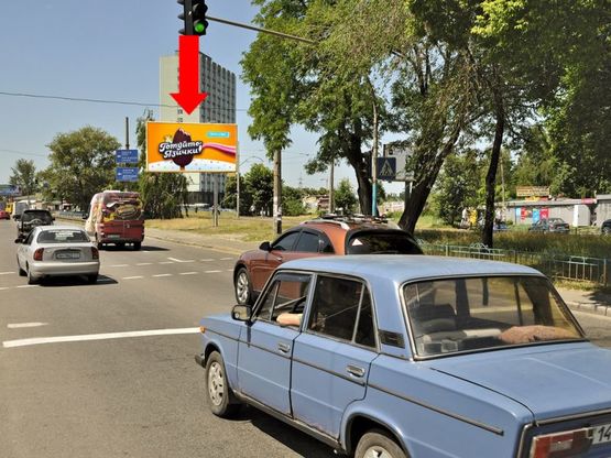 Фото рекламної площини за адресою Дегтяревская ул. / Победы пр., ст. м. "Берестейская", на мосту
