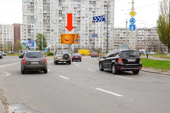 Фото рекламной плоскости по адресу Героев Днепра ул. / Гайдай ул., разделительная клумба, в сторону Оболонский пр.
