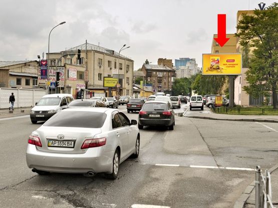 Фото рекламної площини за адресою Короленковская ул. / Владимирская ул., на светофоре, в сторону Жилянская ул.