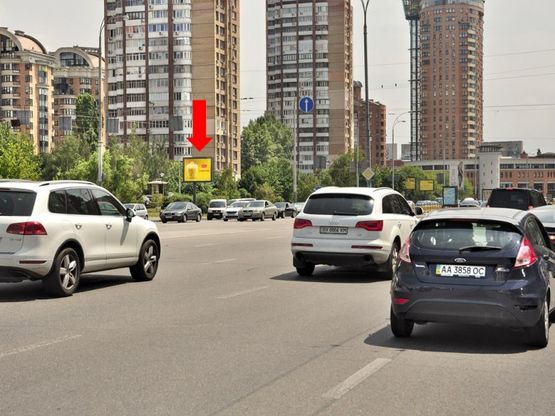 Фото рекламної площини за адресою Украинки бул., 21, в сторону Дружбы Народов бул.