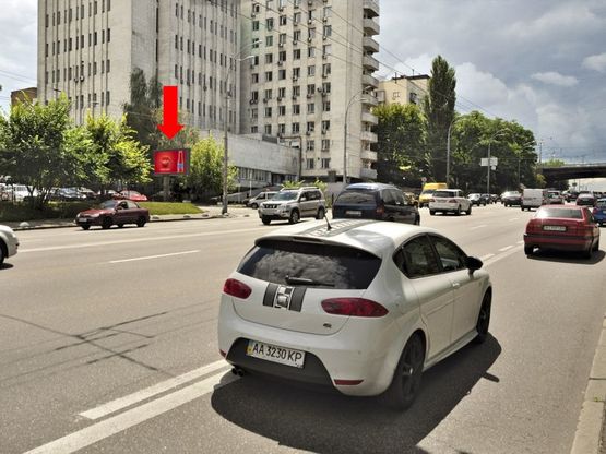 Фото рекламної площини за адресою Дружбы Народов бул., 38 / Кургановская ул., в сторону ст. м. "Дружбы Народов"