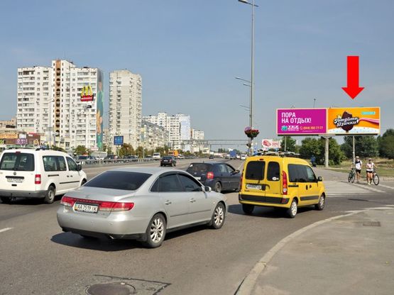 Фото рекламної площини за адресою Бажана пр., ст. м. "Харьковская", в сторону Харьковская пл., правая