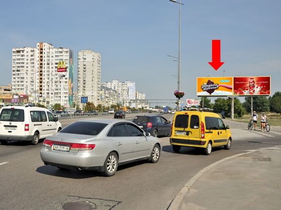 Фото рекламной плоскости по адресу Бажана пр., ст. м. "Харьковская", в сторону Харьковская пл., левый