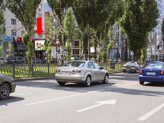 Фото рекламной плоскости по адресу Украинки бул., 2, в сторону Басcейная ул.