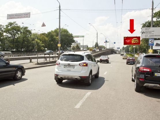 Фото рекламной плоскости по адресу Победы пр., возле боулинг клуба "Страйк", в сторону ст. м. "Нивки"