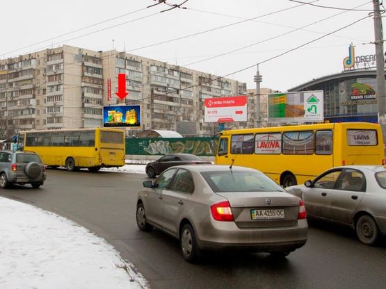 Фото рекламной плоскости по адресу Оболонский пр., 21, ст. м. "Минская", ТРЦ "Dream Town", "McDonald's", в сторону ст. м. "Героев Днепра"