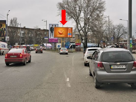 Фото рекламной плоскости по адресу Дарницкая пл. (бывш. Ленинградская пл.), возле подземного перехода, в сторону Гагарина пр.