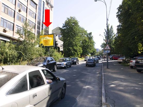 Фото рекламной плоскости по адресу Коновальца ул. (бывш. Щорса ул.) / Предславинская ул., на светофоре, в сторону Украинки бул.