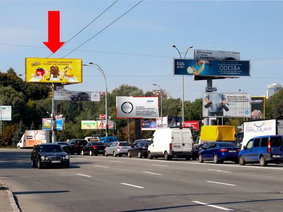 Фото рекламної площини за адресою Героев ВОВ пл., разделитель, в сторону ст. м. "Дружбы Народов"