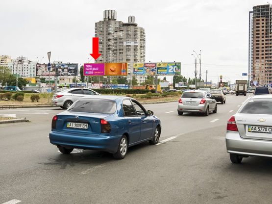 Фото рекламної площини за адресою Оболонский пр. / Малиновского ул., разделитель, ст. м. "Оболонь", в сторону Петровки, левая