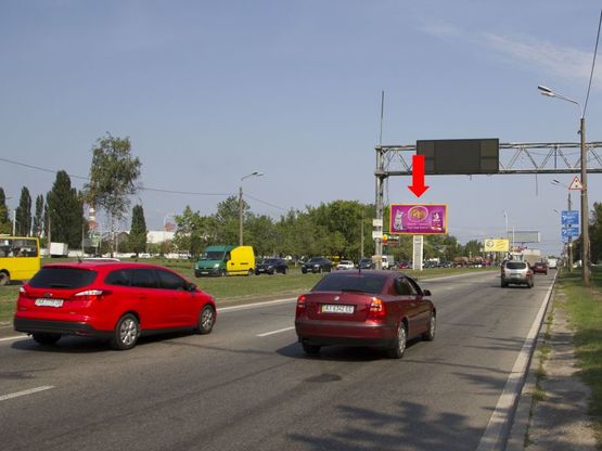 Фото рекламной плоскости по адресу Богатырская ул. / Полярная ул., разделитель, супермаркет "Эпицентр", из центра Фото рекламной плоскости по адресу Богатырская ул. / Полярная ул., разделитель, супермаркет "Эпицентр", из центра