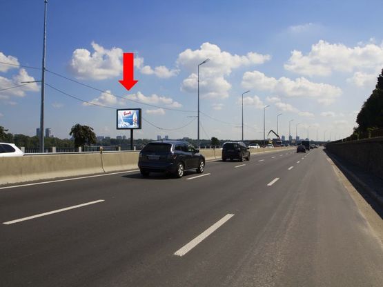 Фото рекламной плоскости по адресу Набережное шоссе ул., 950 м. до ст.м. "Днепр", со стороны Подола