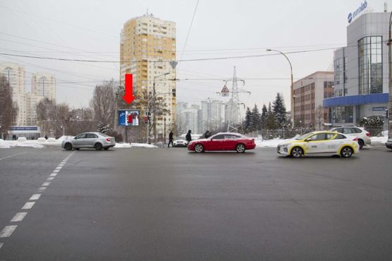 Фото рекламной плоскости по адресу Механизаторов ул. / ул. Соломенская, на светофоре, в сторону ул. Кудряшова