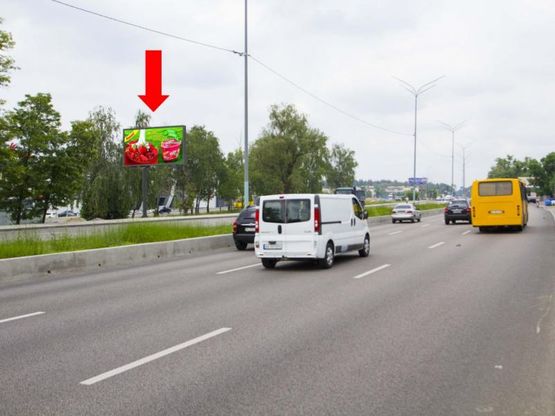 Фото рекламной плоскости по адресу Палладина пр., возле ТРЦ "Лавина молл", супермаркетов "Ашан, "Эпицентр", разделитель, в сторону ул. Стеценко
