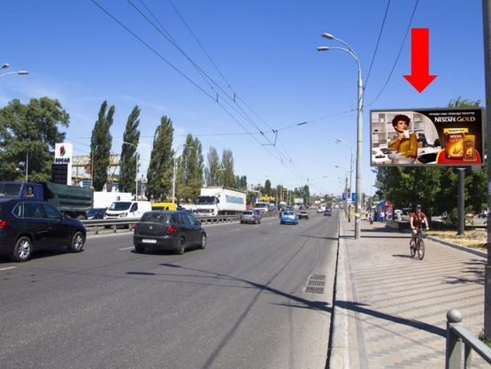 Фото рекламної площини за адресою Луговая ул. -  Семьи Кульженков ул. (бывш. Дегтяренка ул.), возле ТРЦ "Караван", на светофоре, в сторону Богатырской ул.