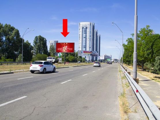 Фото рекламной плоскости по адресу Оболонский пр., разделитель, между ст.м. "Оболонь" и ст.м. "Почайна", в сторону ст. м. "Оболонь"