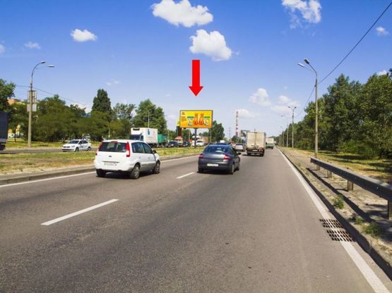 Фото рекламної площини за адресою Богатирская ул., 3д, разделитель, в сторону ул. Луговой, супермаркета "Эпицентр"