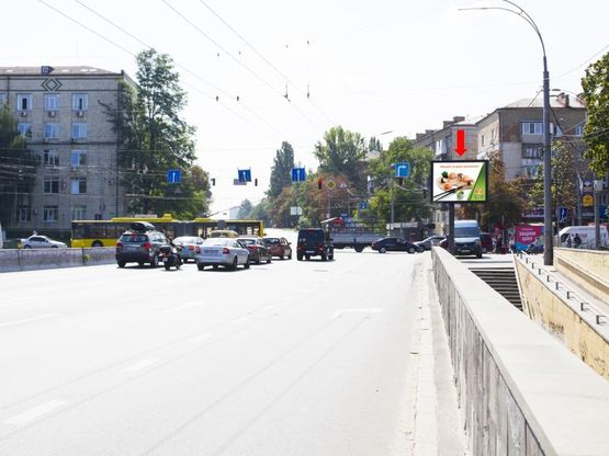 Фото рекламной плоскости по адресу Телиги ул., 13/14 - ул. Дорогожицкая, на светофоре, в сторону ст. м. "Шулявская"