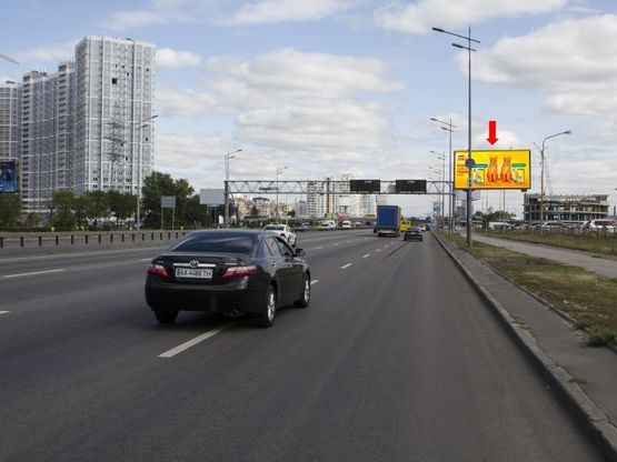 Фото рекламной плоскости по адресу Бажана пр., 30, в сторону ст.м. "Харьковская", из центра