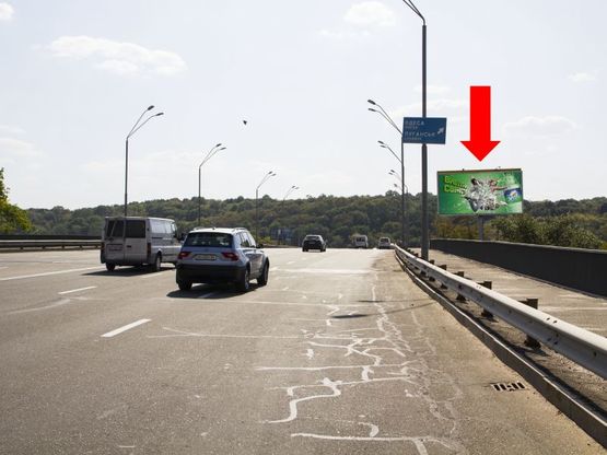 Фото рекламной плоскости по адресу Бойчука ул. (бывш. Киквидзе ул.), мост, в сторону Южного моста, Саперно-Слободская ул.