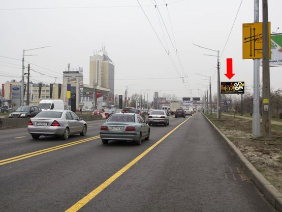 Фото рекламної площини за адресою Бандеры пр. (бывш. Московский пр.) 22, напротив автосалонов "Укравто", "Mazda", в сторону ст. м. "Почайна"