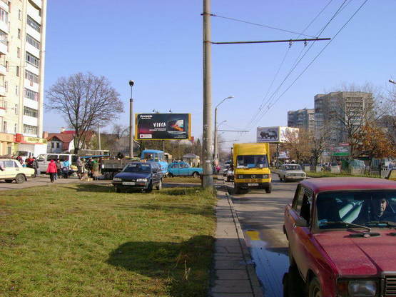 Фото рекламної площини за адресою Широка (торговий центр, проти руху)