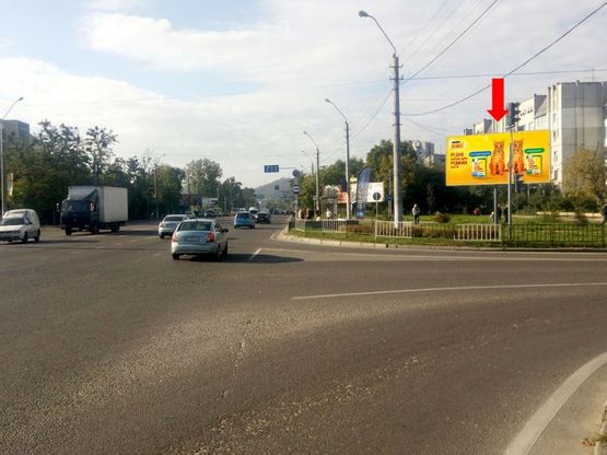 Фото рекламной плоскости по адресу Хмельницкого ул. / Гринченка ул., напротив ТРЦ "ВАМ", супермаркета "Сильпо", в центр