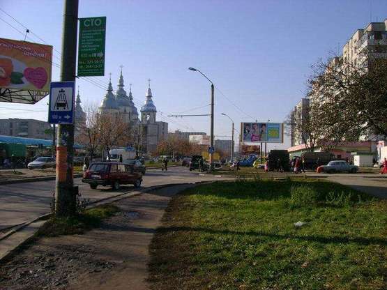 Фото рекламной плоскости по адресу Широкая ул., возле торгового центра