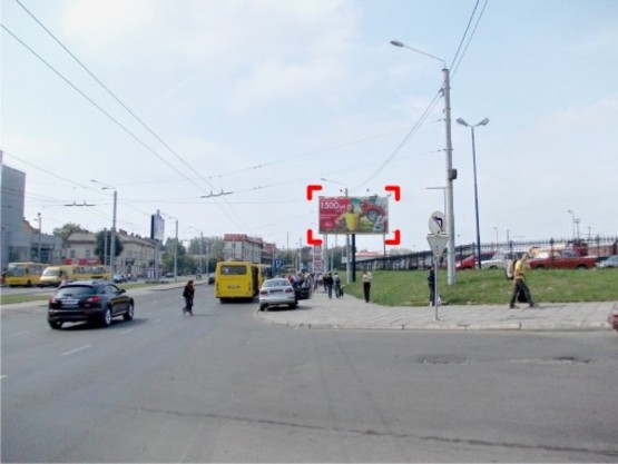 Фото рекламной плоскости по адресу вул. Городоцька (навпроти ТЦ "Скриня"), призма 3 Фото рекламной плоскости по адресу вул. Городоцька (навпроти ТЦ "Скриня"), призма 3