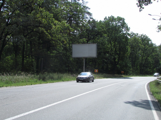 Фото рекламної площини за адресою Мінське шосе (Р02), за 300 метрів до вул. Дніпроводська, рух до Киева, ліворуч