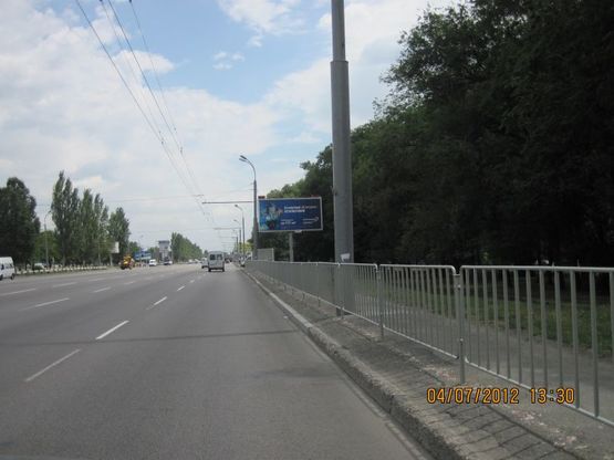 Фото рекламної площини за адресою Запорожское шоссе - Мукаша Салакумова ул., ж/м Тополь, дорога в аэропорт, из центра Фото рекламної площини за адресою Запорожское шоссе - Мукаша Салакумова ул., ж/м Тополь, дорога в аэропорт, из центра